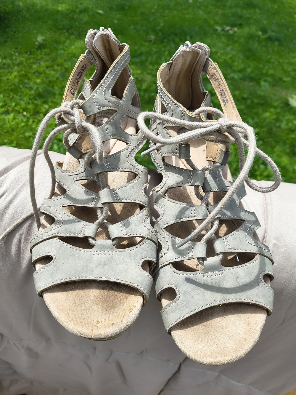Women’s Lace-Up Cutout Sandals in Tan